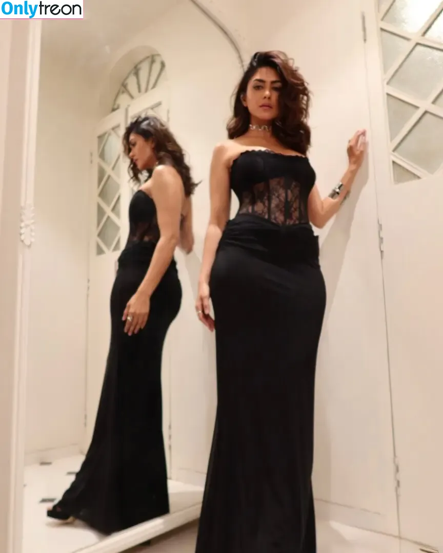 Mrunal Thakur nude photo #0075 (mrunalthakur)
