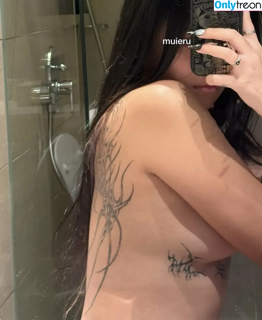 muieru nude photo #0089 (miumiu)