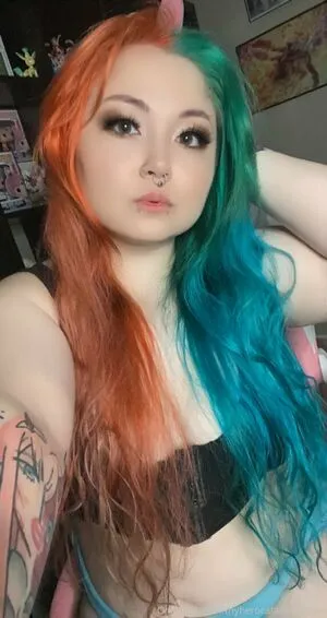 myherocatademiafree / missamerrrickaa nude photo #0001