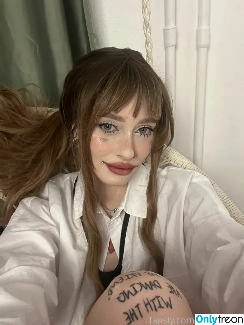 MyMelissa nude photo #0060 (chillyperch86)