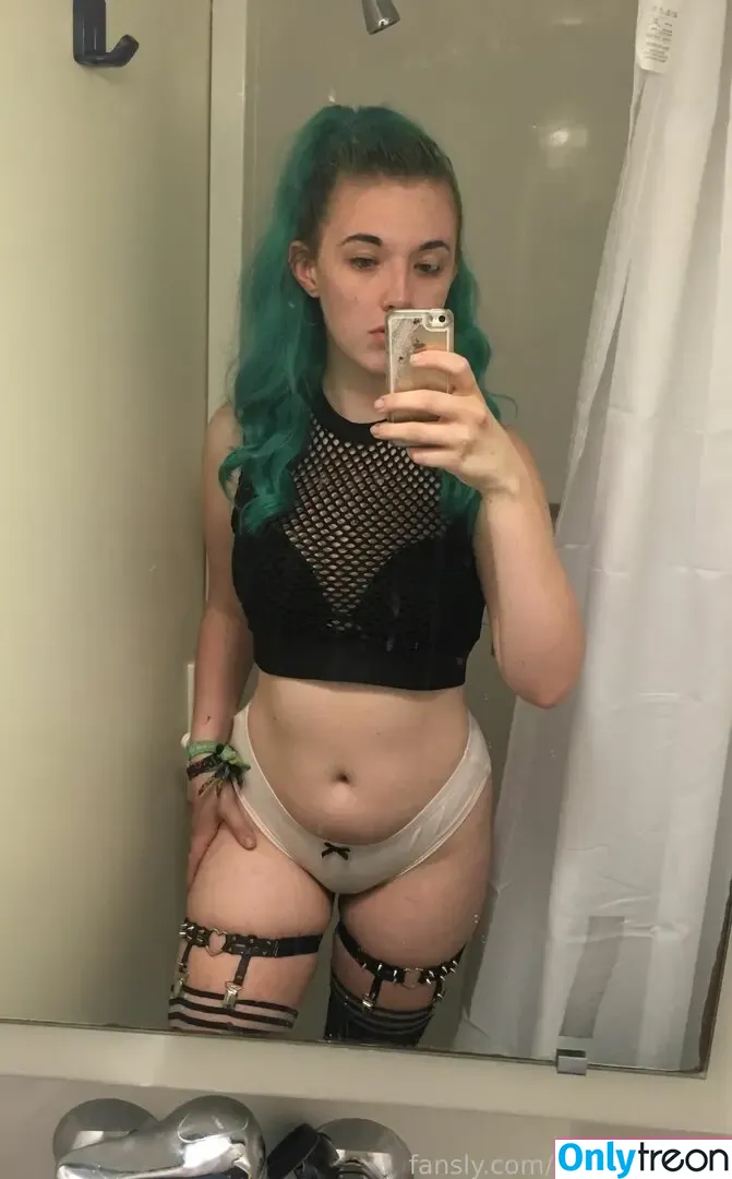 MYSTIK_MINX nude photo #0018 (mystic.minx)