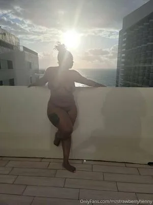 mzstrawberryhenny / mz.strawberryhennessy nude photo #0002