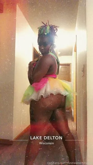 mzstrawberryhenny / mz.strawberryhennessy nude photo #0030