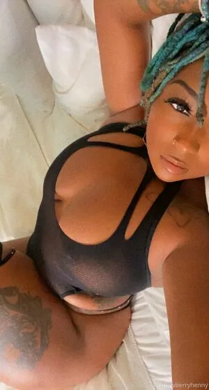 mzstrawberryhenny / mz.strawberryhennessy nude photo #0044