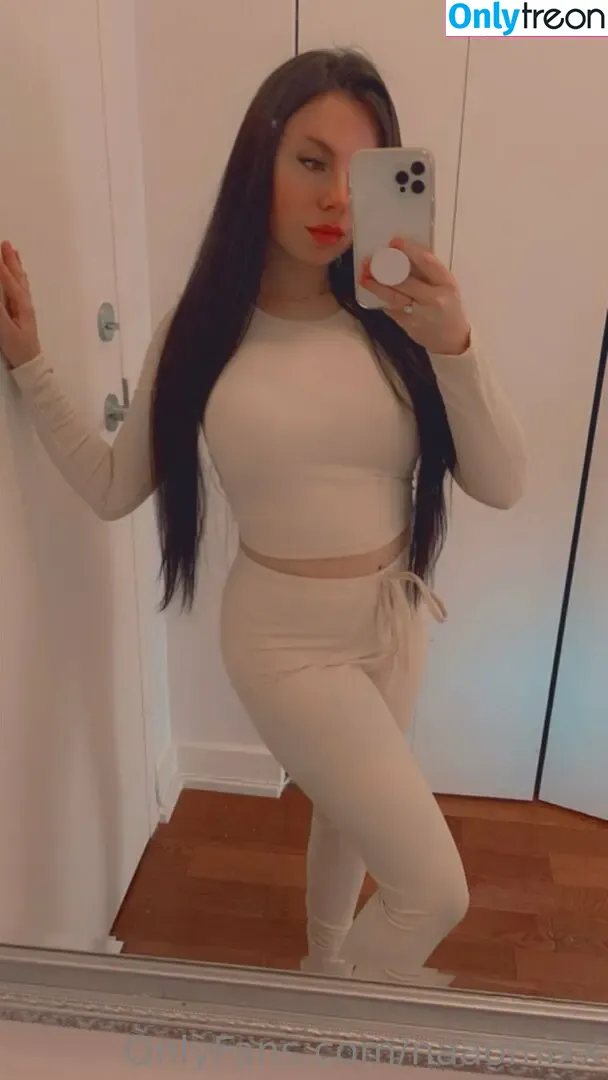 naaomixx nude photo #0032 (naaomixx)