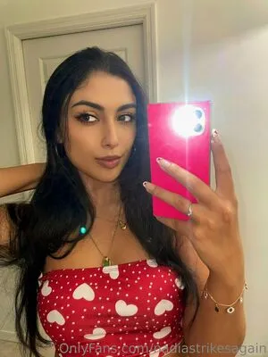 nadiastrikesagain / nadiaaltinbas nude photo #0021