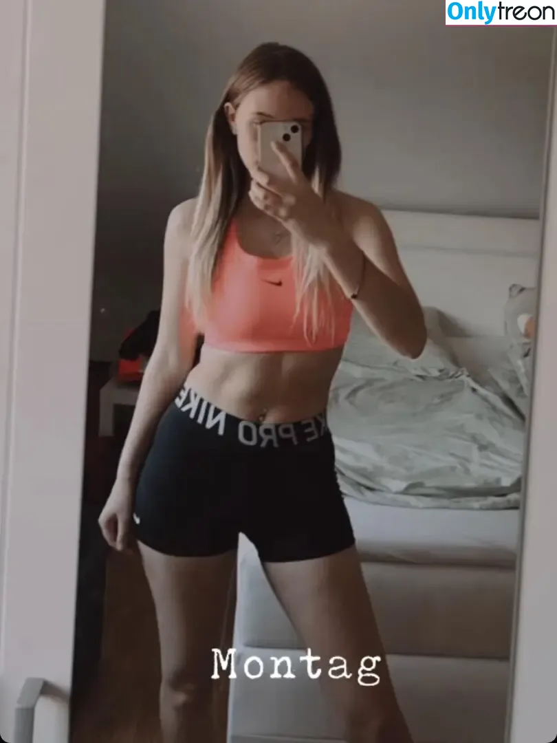 Nadine.spth nude photo #0008 (Nadine.spth)