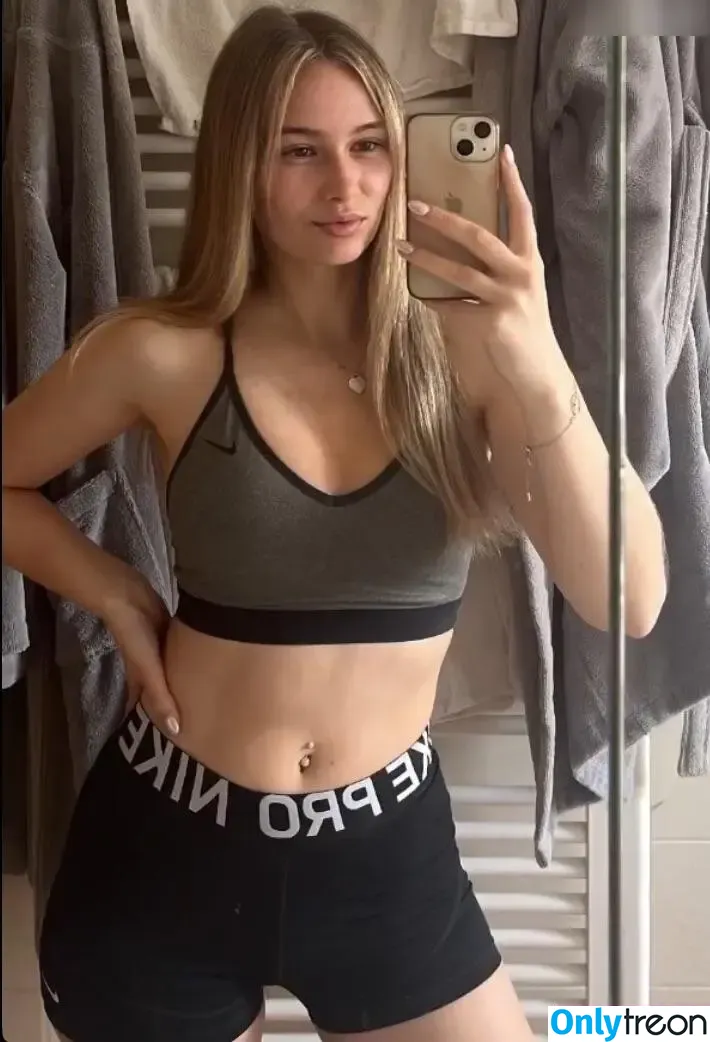 Nadine.spth nude photo #0009 (Nadine.spth)
