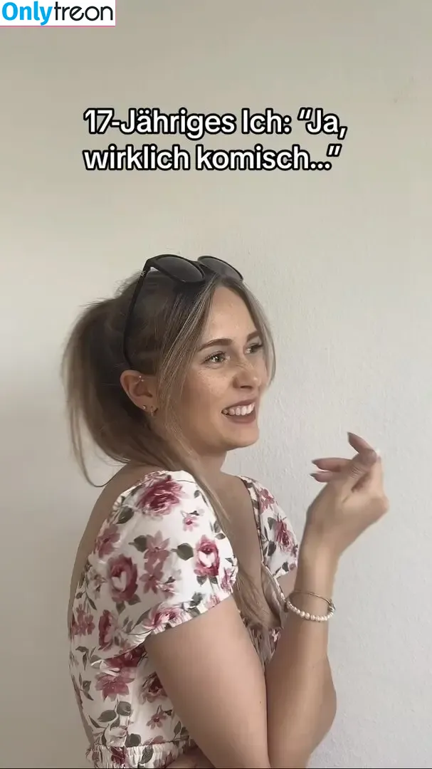Nadine.spth nude photo #0039 (Nadine.spth)
