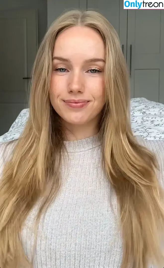 Nadine von relaxASMR nude photo #0043 (yt_relaxasmr)