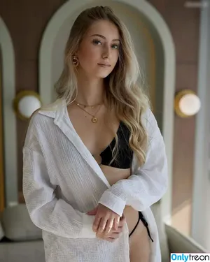 Nadine Zofia Hamleh / nadinezofia nude photo #0009