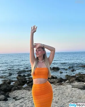 Nadine Zofia Hamleh / nadinezofia nude photo #0024