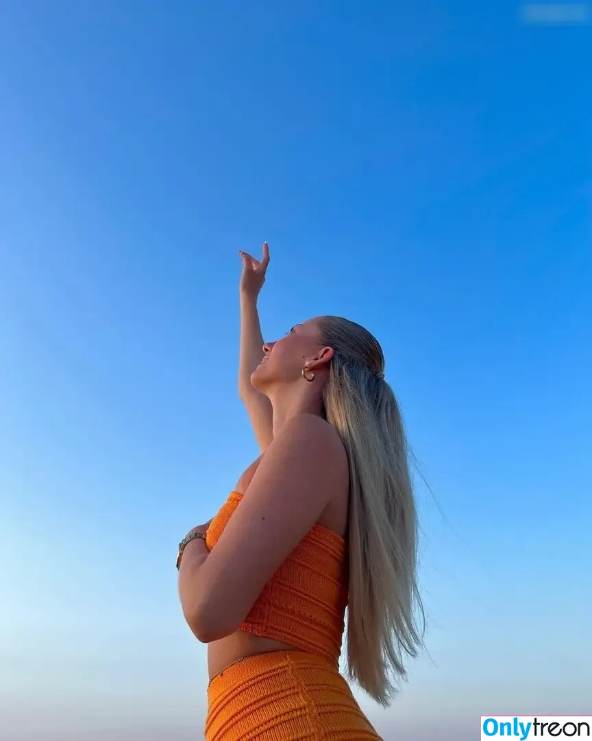 Nadine Zofia Hamleh nude photo #0025 (nadinezofia)