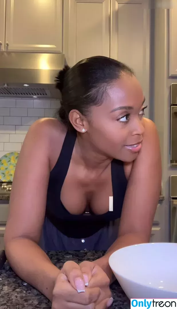 Nafessa Williams nude photo #0053 (deewilliams / nafessawilliams)