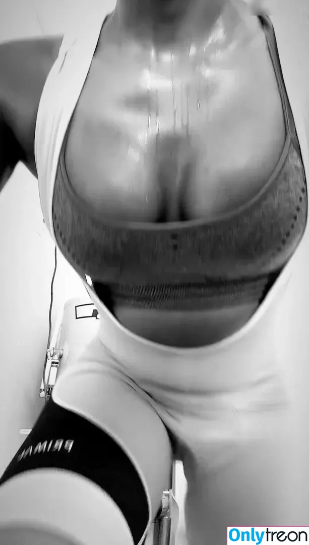Nafessa Williams nude photo #0074 (deewilliams / nafessawilliams)