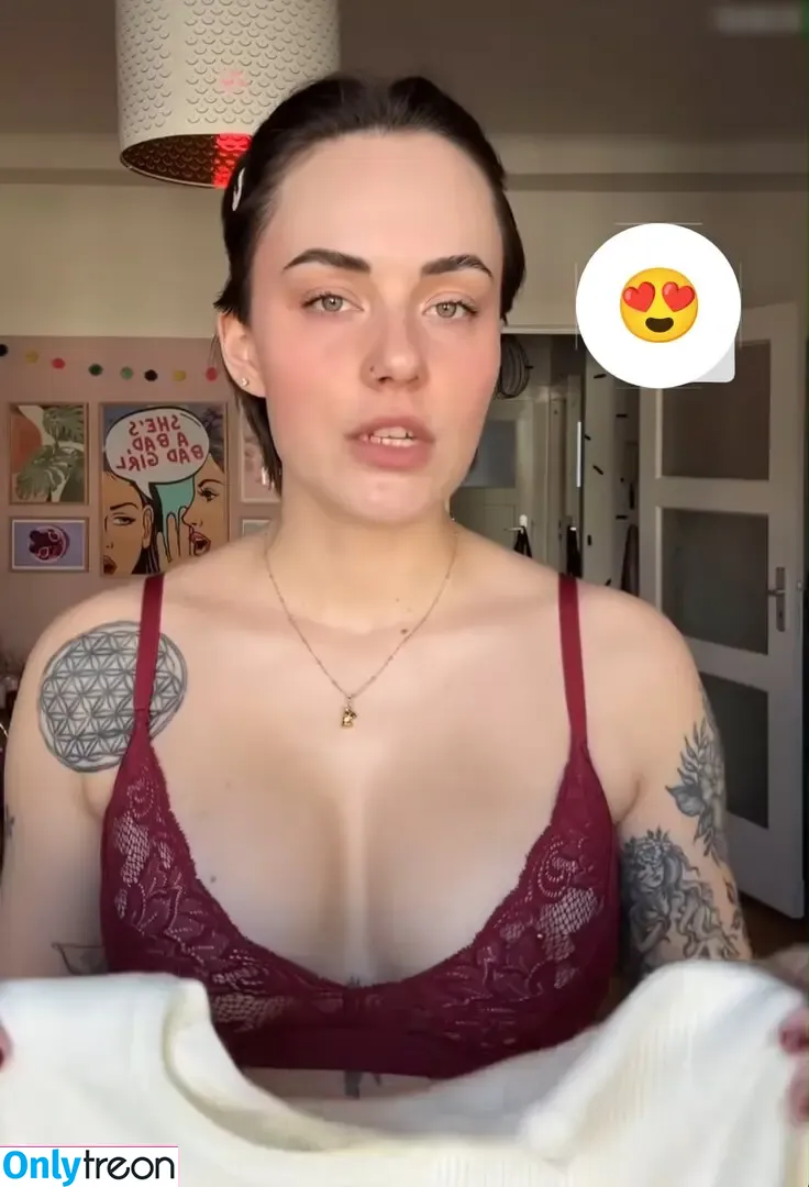 Nainablabla nude photo #0003 (Nainablabla)