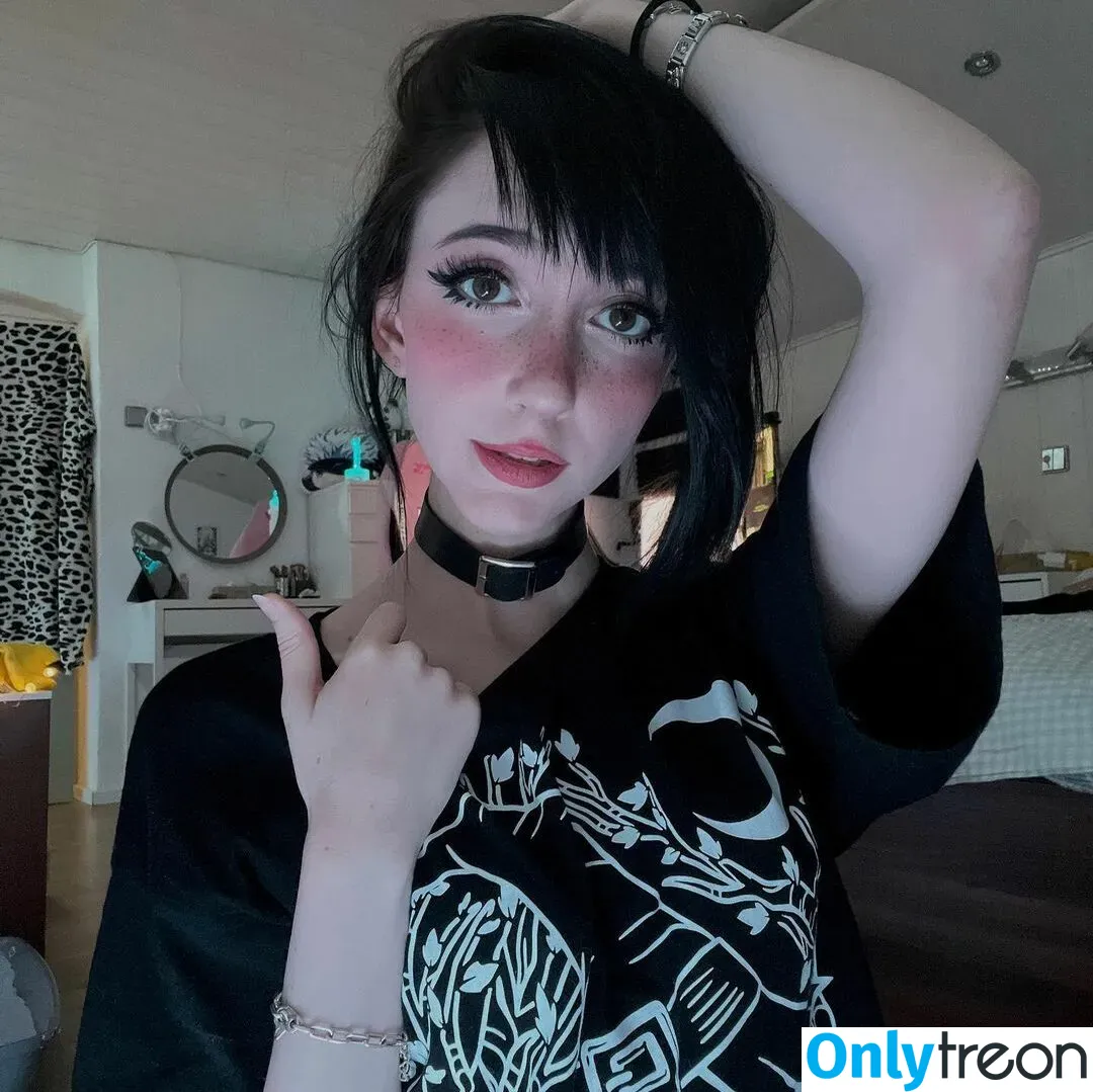 Nananightray голая photo #0005 (nsaneee)