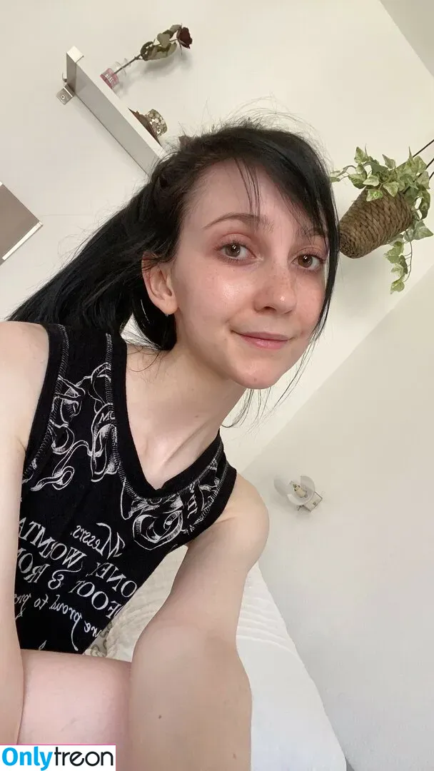 Nananightray nude photo #0022 (nsaneee)