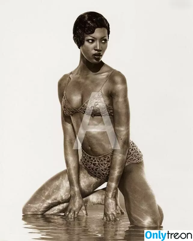 Naomi Campbell голая photo #0202 (NaomiCampbell / misscampbell / naomi)