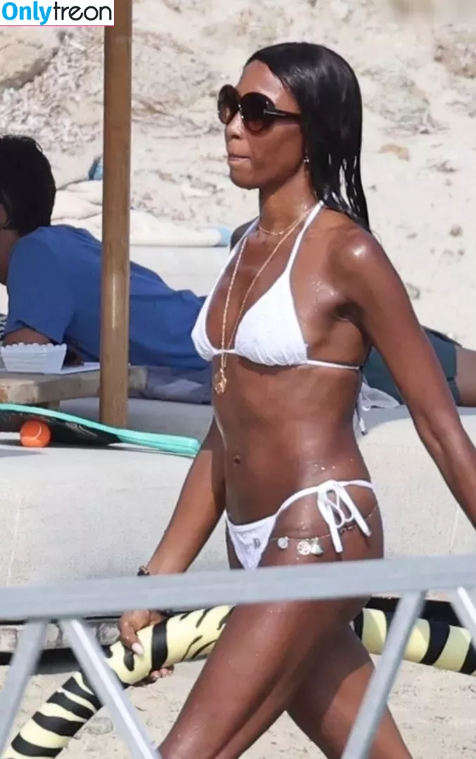 Naomi Campbell nude photo #0374 (NaomiCampbell / misscampbell / naomi)