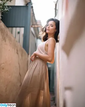 Naomi Sequeira / naomisequeira nude photo #0001