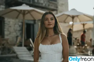 Naomi Sequeira / naomisequeira nude photo #0003