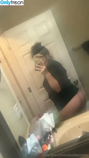 napolitanzoey / honeynapoletano nude photo #0025