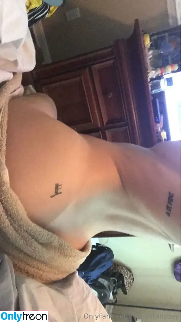 napolitanzoey nude photo #0021 (honeynapoletano)