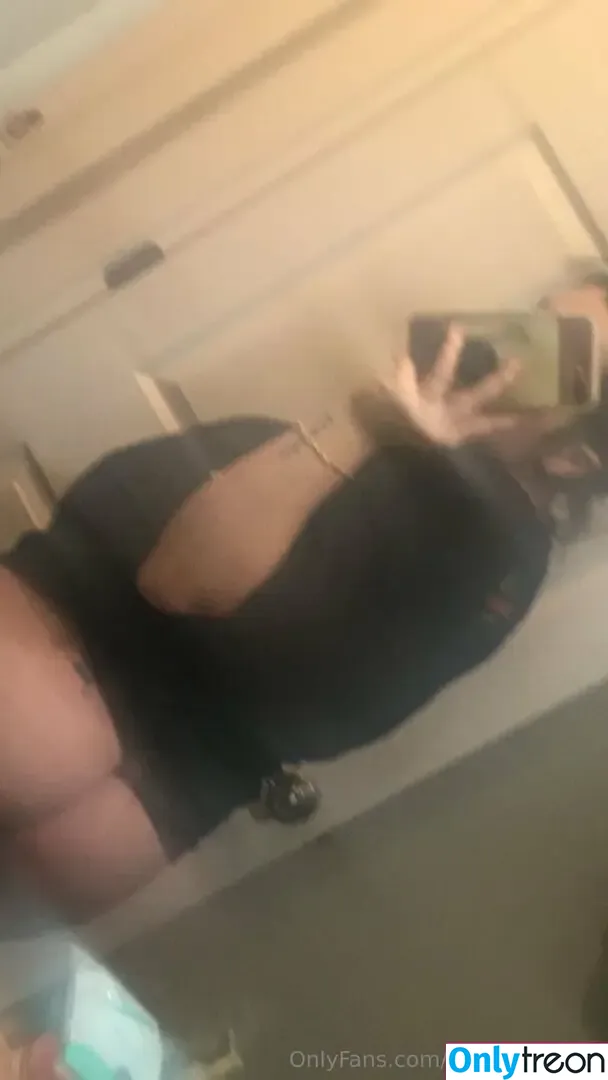 napolitanzoey nude photo #0024 (honeynapoletano)