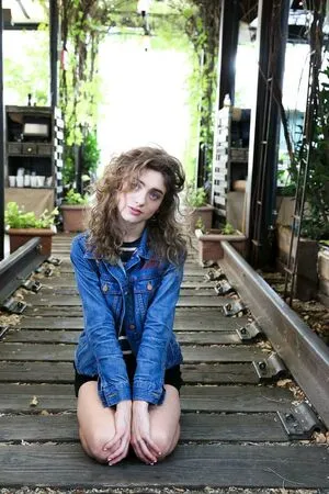 Natalia Dyer / nattyiceofficial фото голая #0005