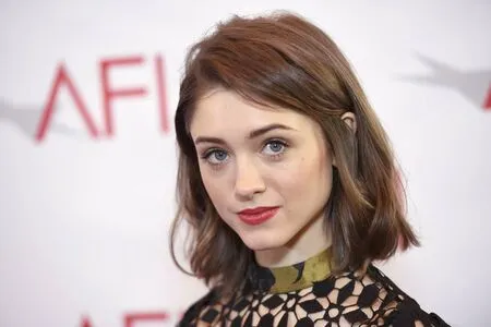 Natalia Dyer / nattyiceofficial фото голая #0063