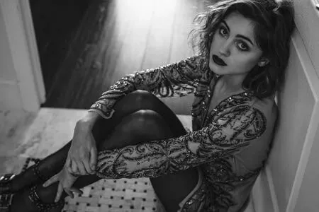 Natalia Dyer / nattyiceofficial фото голая #0121