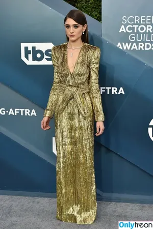 Natalia Dyer / nattyiceofficial фото голая #0605