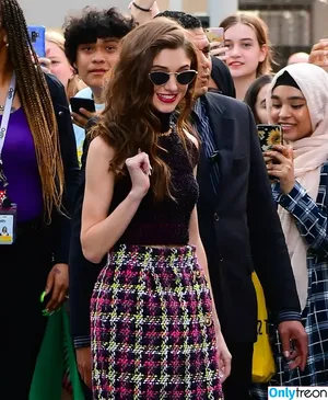 Natalia Dyer / nattyiceofficial фото голая #0615