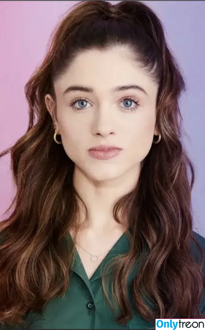 Natalia Dyer голая photo #0024 (nattyiceofficial)