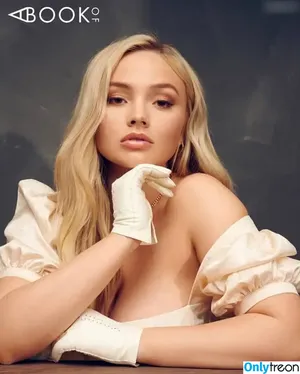 Natalie Alyn Lind / nataliealynlind / natalynlind nude photo #0687