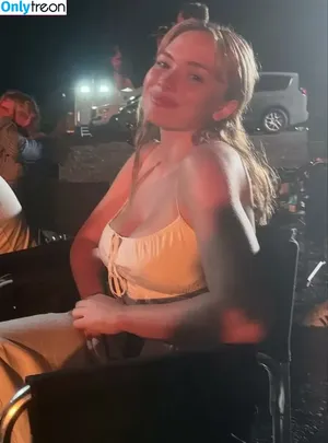 Natalie Alyn Lind / nataliealynlind / natalynlind nude photo #0801