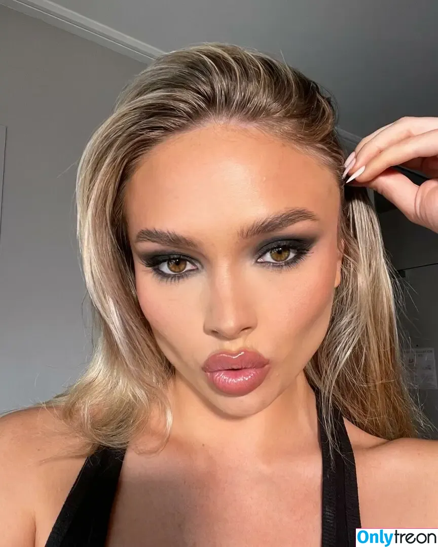 Natalie Alyn Lind nude photo #0509 (nataliealynlind / natalynlind)