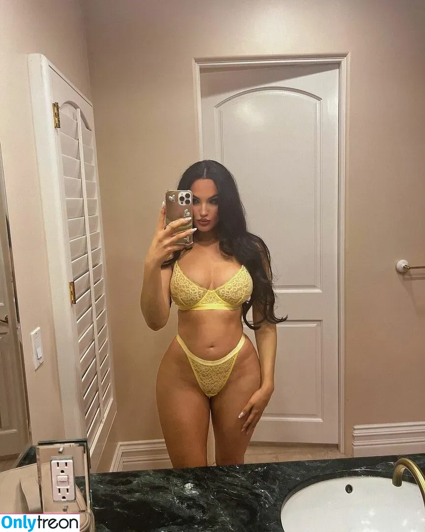 Natalie Halcro голая photo #0003 (nataliehalcro)