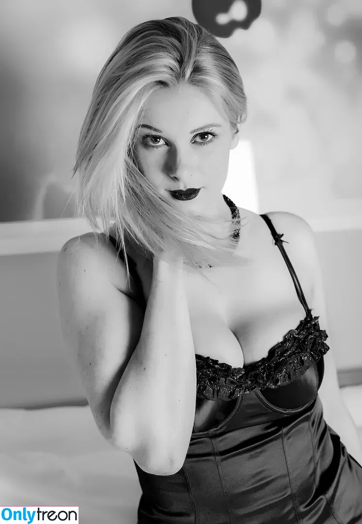 Natalie Juliet Deadman nude photo #0051 (nataliedeadman)