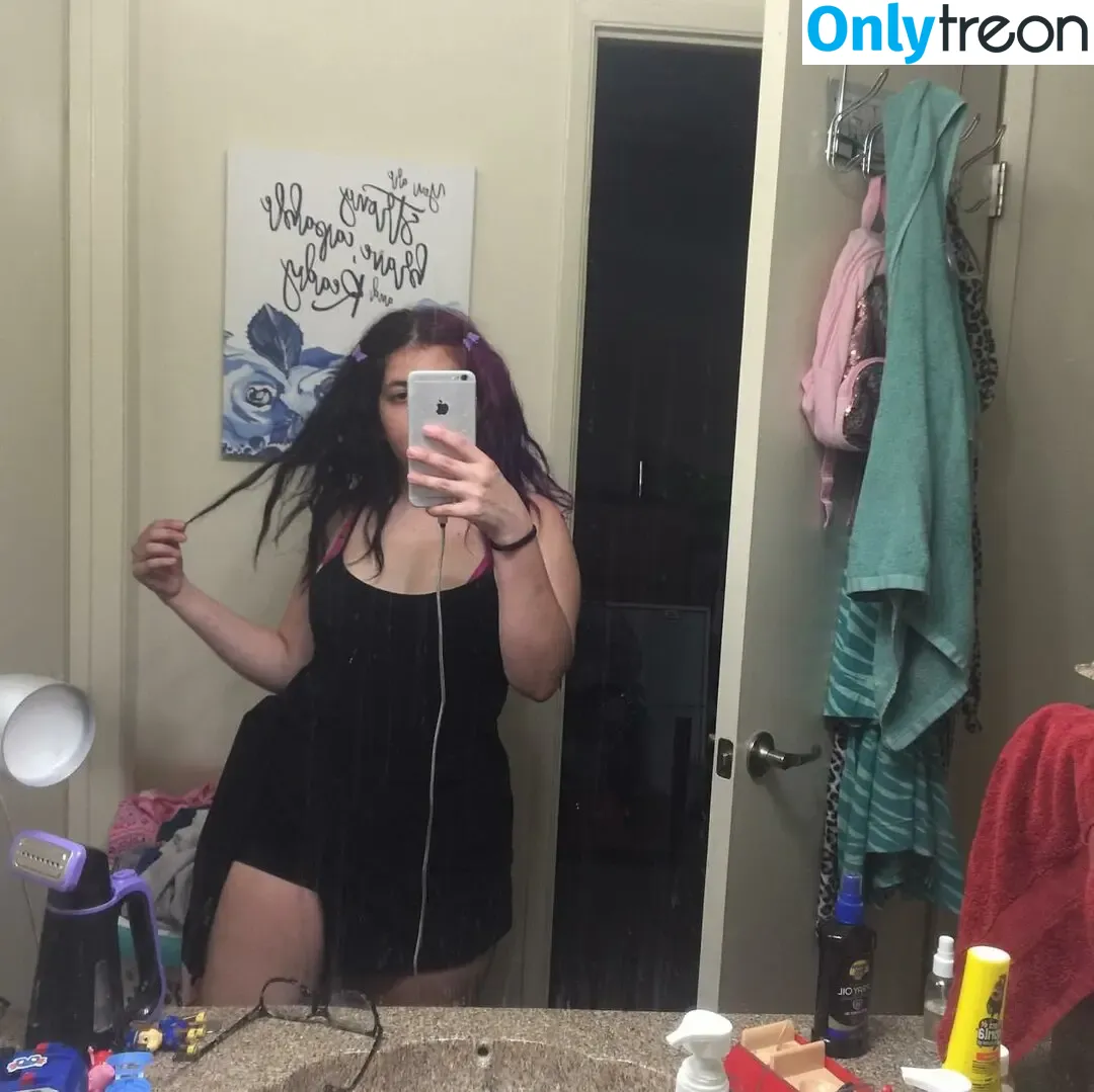 Natalie Renee Fitzgerald nude photo #0002 (gothiccmamii27 / gothiccmamii97)