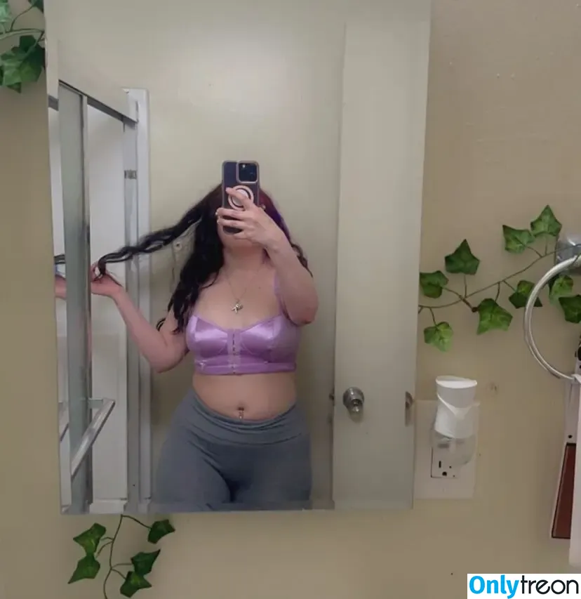 Natalie Renee Fitzgerald nude photo #0026 (gothiccmamii27 / gothiccmamii97)