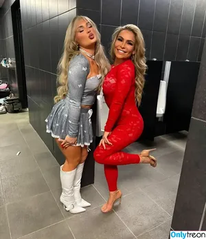 Natalya Neidhart / Wwe / jenni-neidhart / natalya_boat фото голая #0856