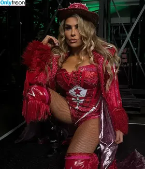 Natalya Neidhart / Wwe / jenni-neidhart / natalya_boat фото голая #0864