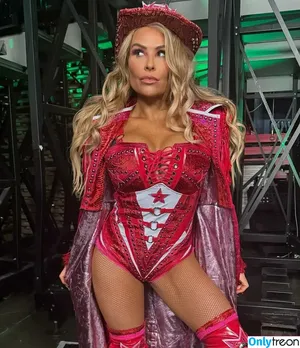 Natalya Neidhart / Wwe / jenni-neidhart / natalya_boat фото голая #0868