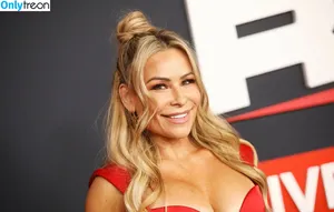 Natalya Neidhart / Wwe / jenni-neidhart / natalya_boat фото голая #0904