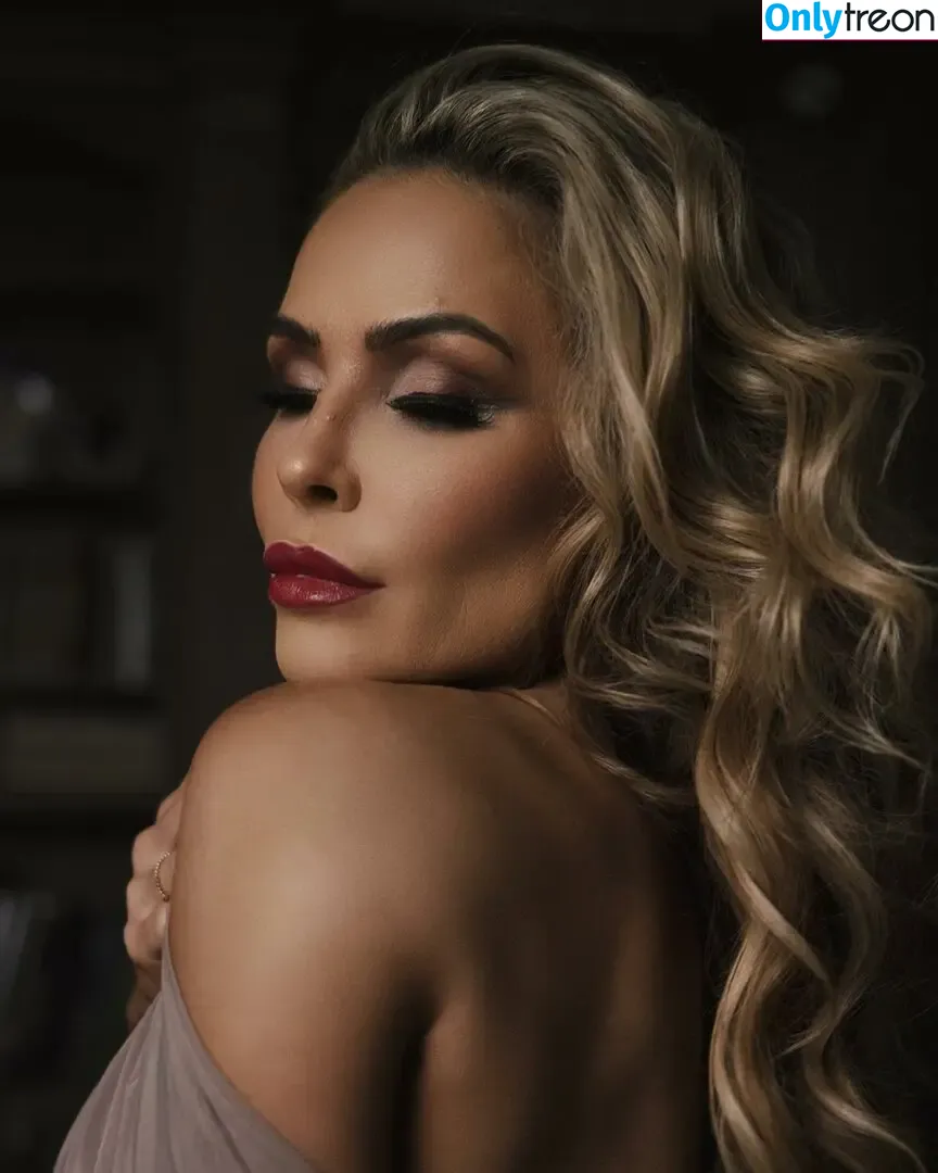 Natalya Neidhart nude photo #0779 (Wwe / jenni-neidhart / natalya_boat)