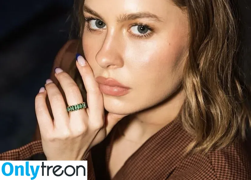 Natasha Bure голая photo #0004 (natashabure)