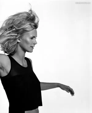Natasha Henstridge / natashahenstridge / nathenstridge nude photo #0024