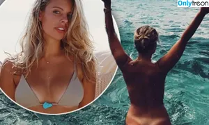 Natasha Oakley / tashoakley nude photo #0944